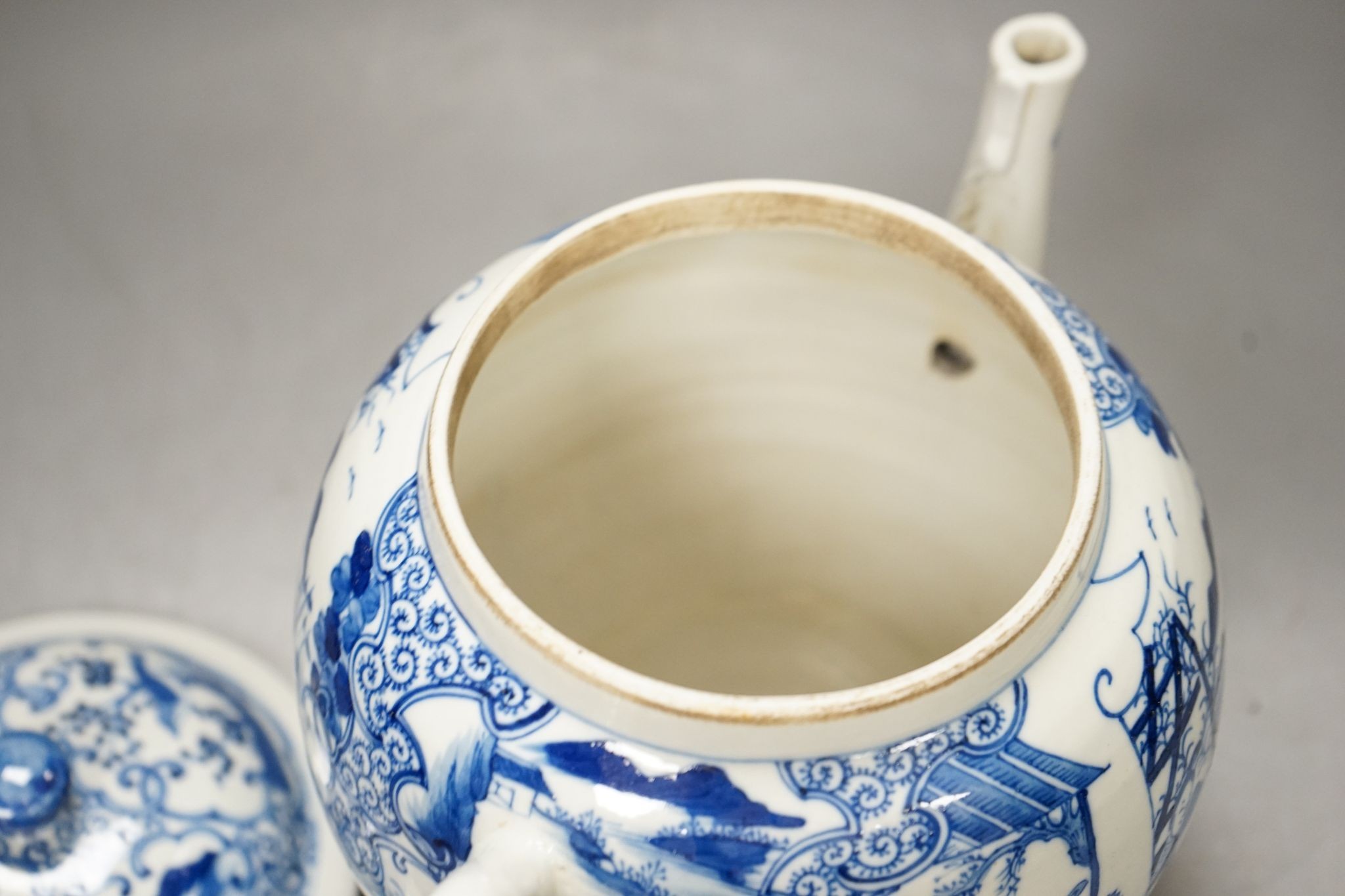 A large Chinese blue and white wine pot, 20cm